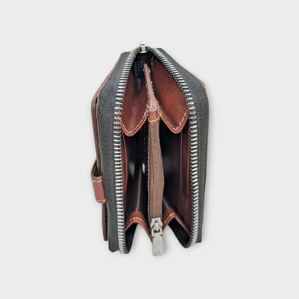 Minimalist_Zipper_Leather_Wallet (4).webp