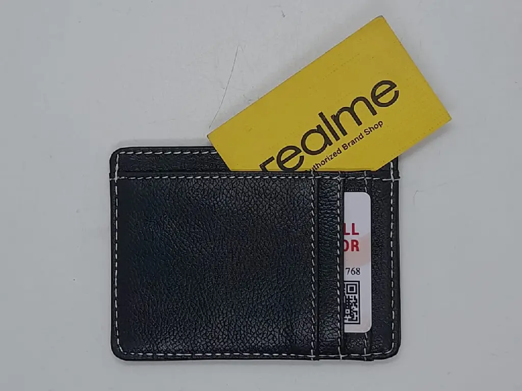 Minimalist_Leather_Card_Holder_Wallet (3).webp