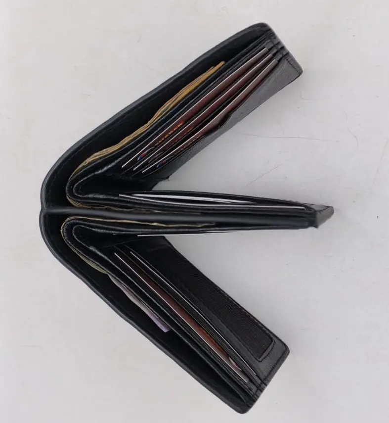 Three-part_opening_design_wallet (4).webp